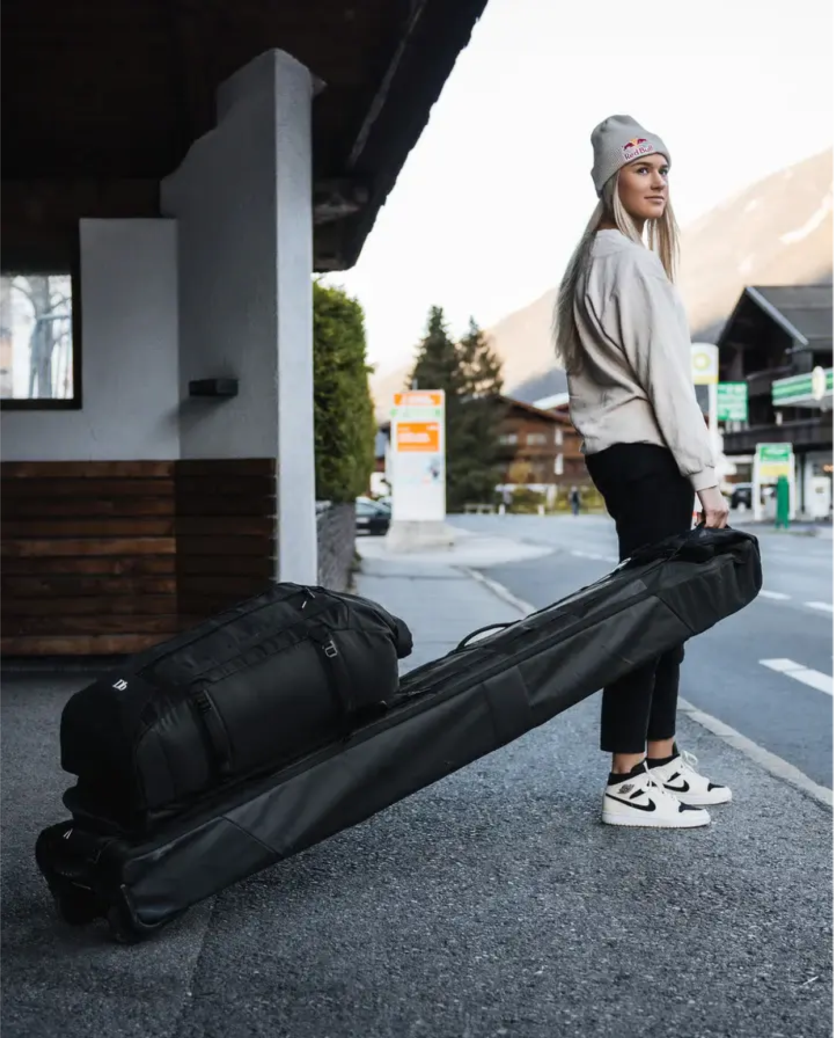 Snow Roller Black Out | Lightest Wheeled Ski Bag for Alpine and