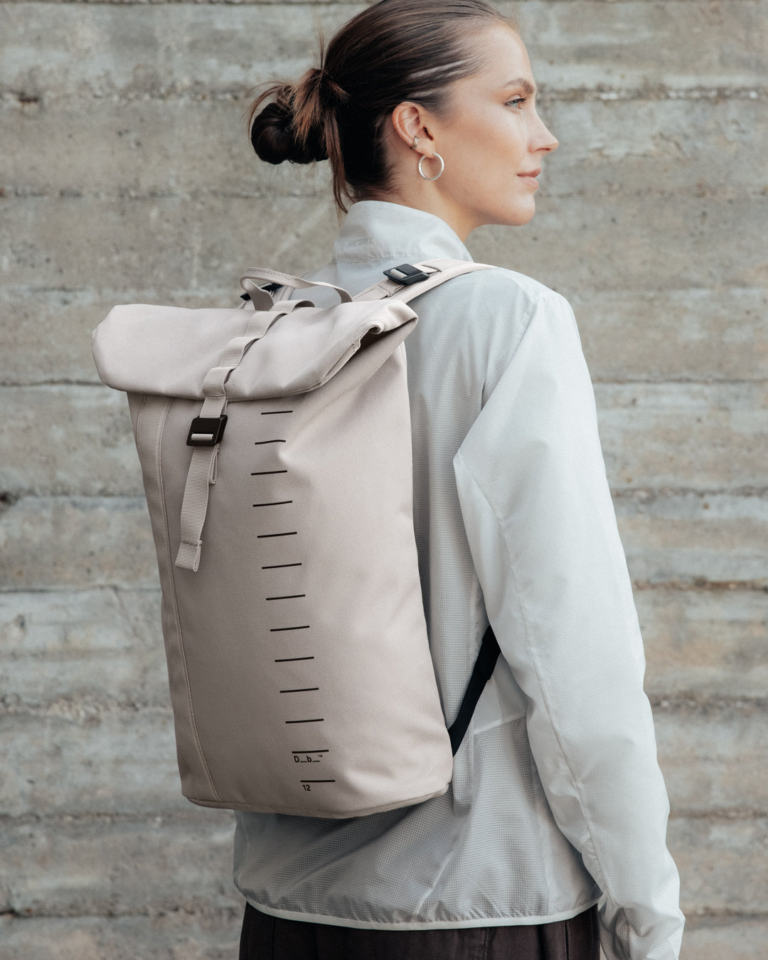Essential Backpack 12L_fogbow beige_on person.jpg