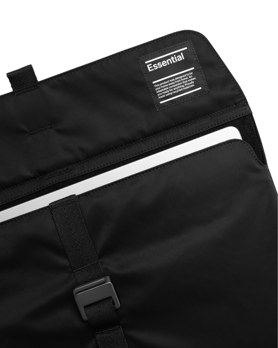 Essential Laptop sleeve 16 Black Out-2.png