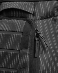 Hugger Backpack 25L Reflective Black-4.png