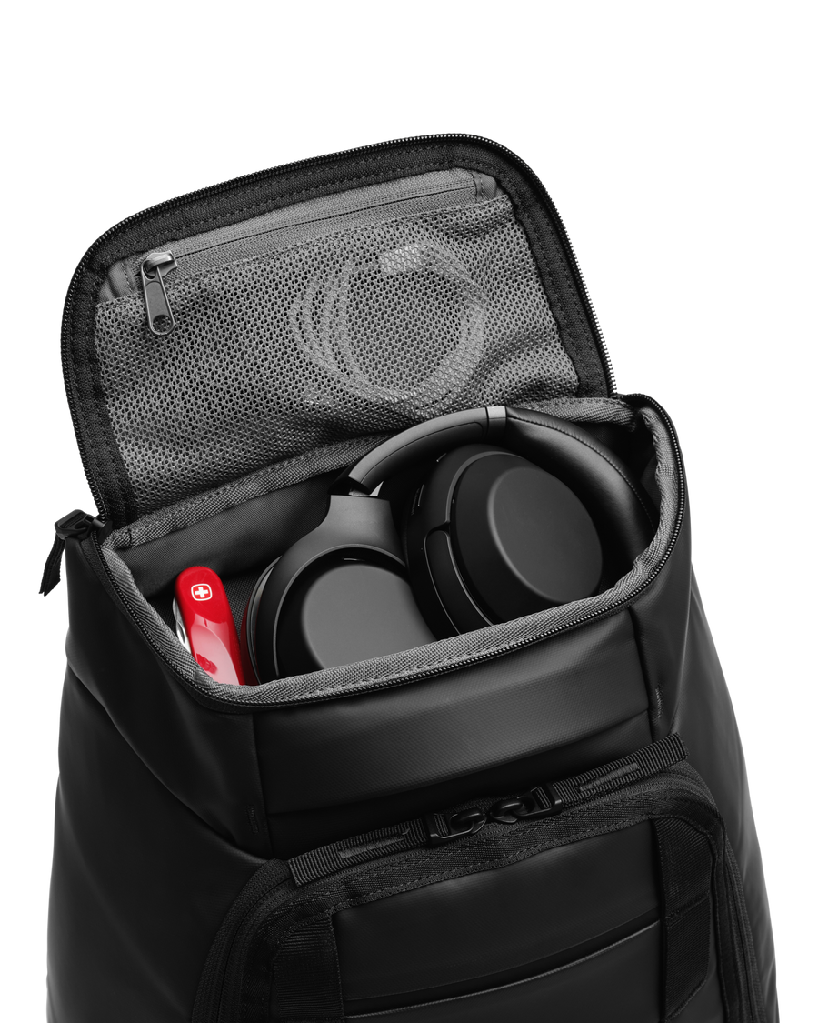 Hugger Backpack 30L Clean Slate_7.png