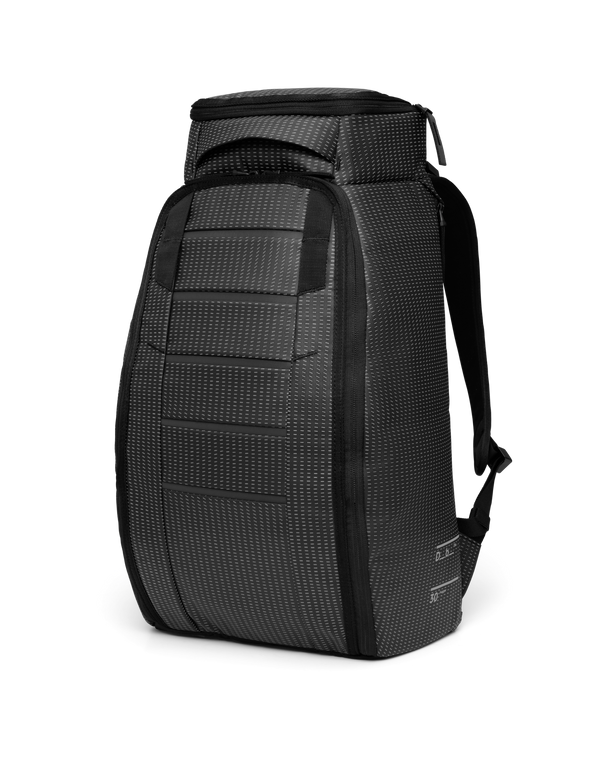 Hugger Backpack 30L Reflective Black123.png