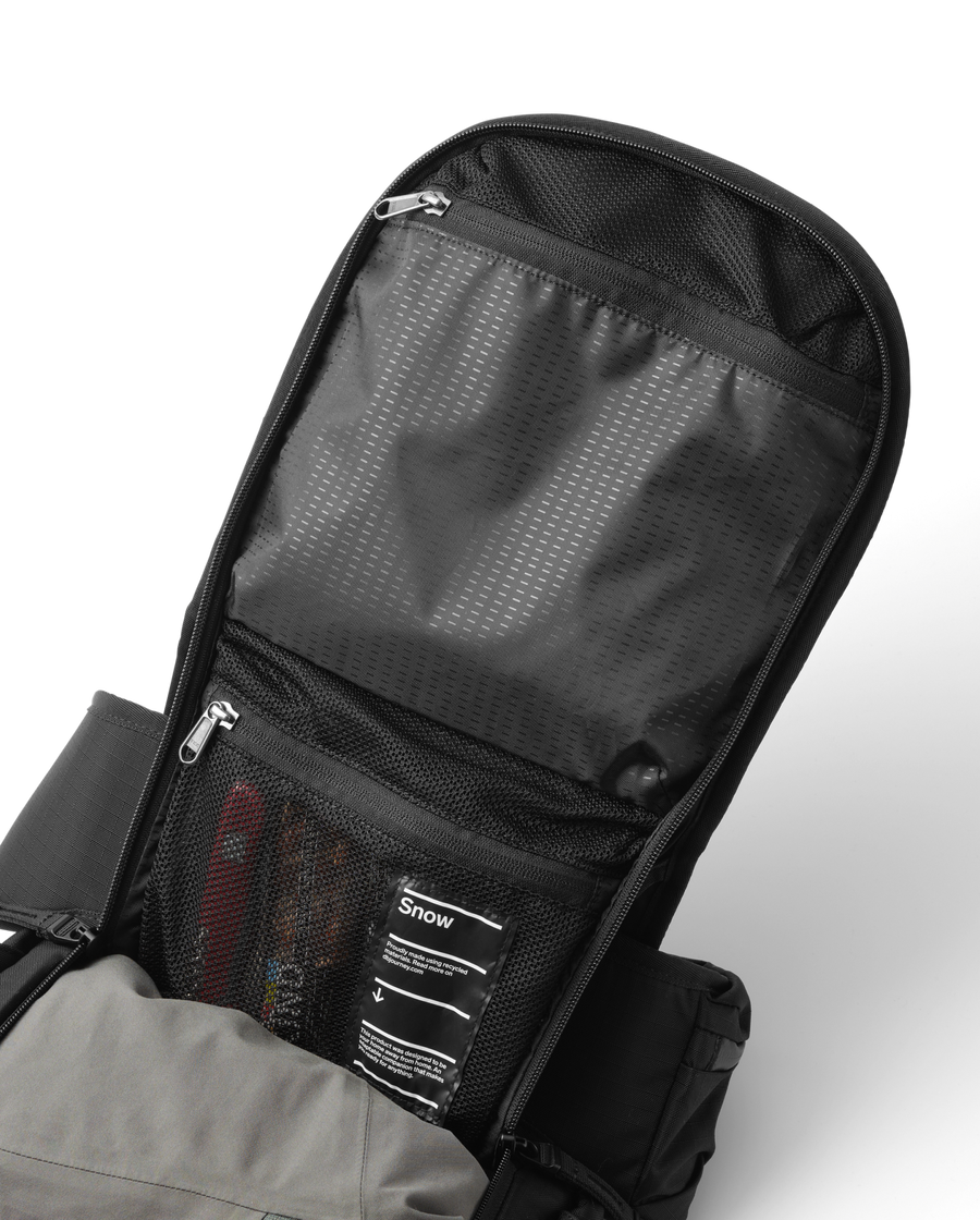 Snow Pro Backpack 25L Black Out-6.png